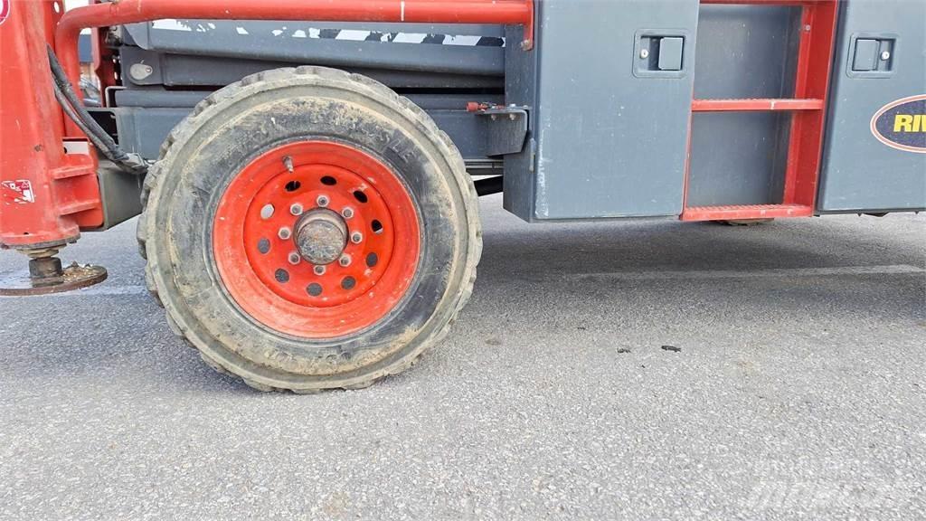 SkyJack 8841RT Škaraste platforme