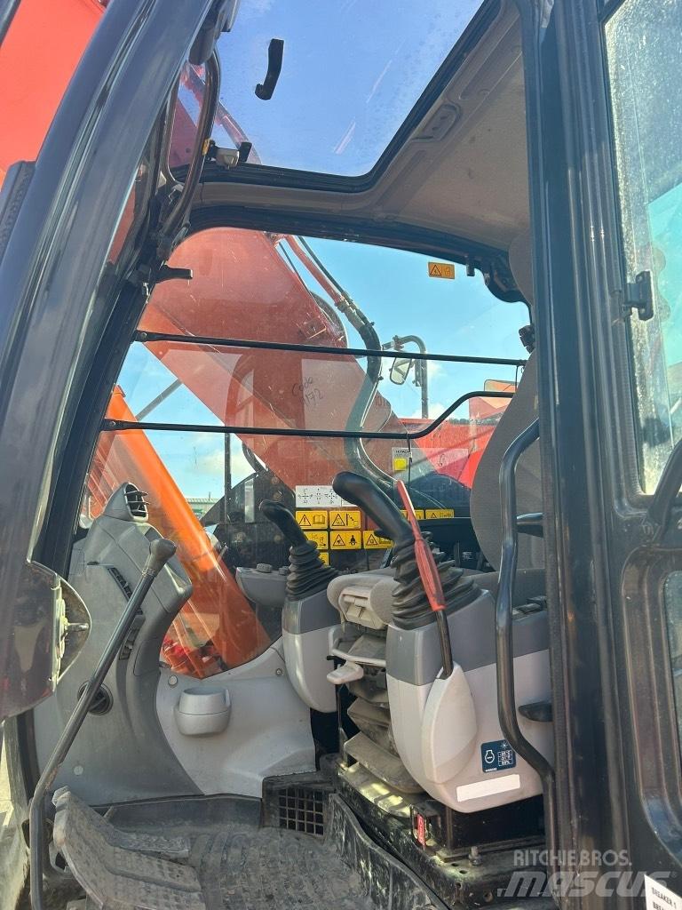 Hitachi ZX225 USLC-6 Bageri gusjeničari