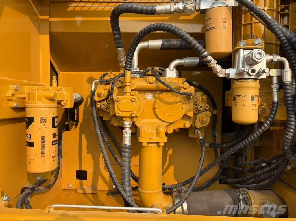 CAT 325 Bageri gusjeničari