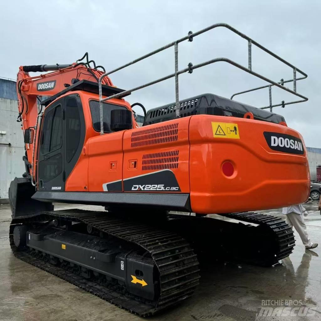 Doosan DX 225 LC Bageri gusjeničari
