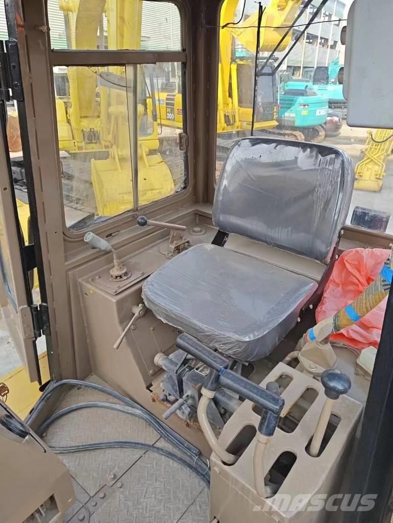 CAT D 6 G Buldožeri gusjeničari