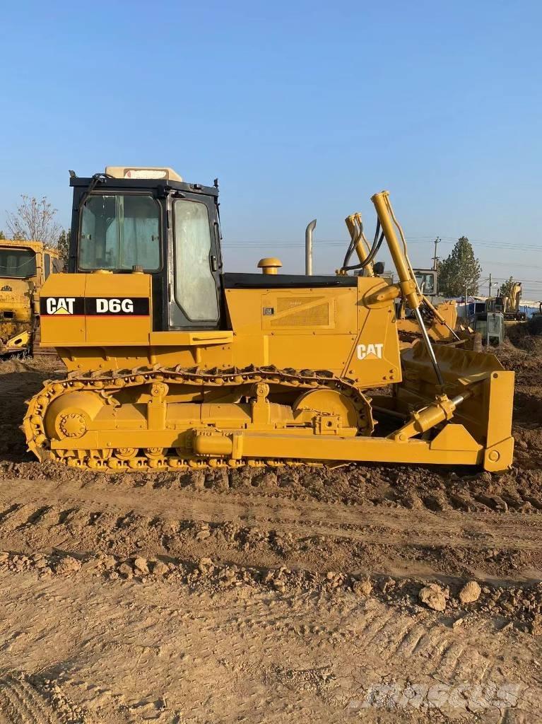 CAT D 6 G Buldožeri gusjeničari