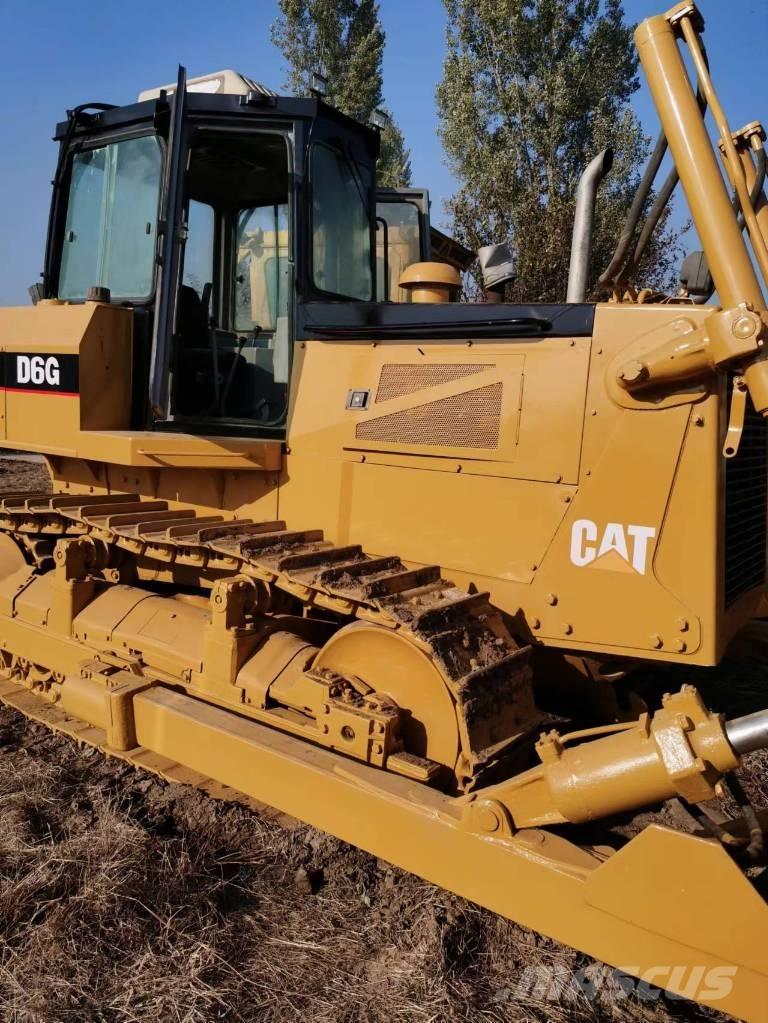 CAT D 6 G Buldožeri gusjeničari