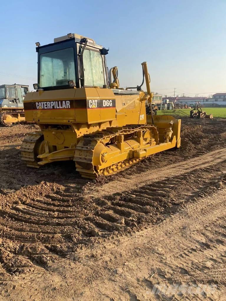 CAT D 6 G Buldožeri gusjeničari