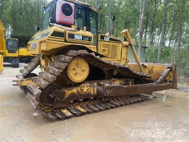 CAT D 6 R Buldožeri gusjeničari