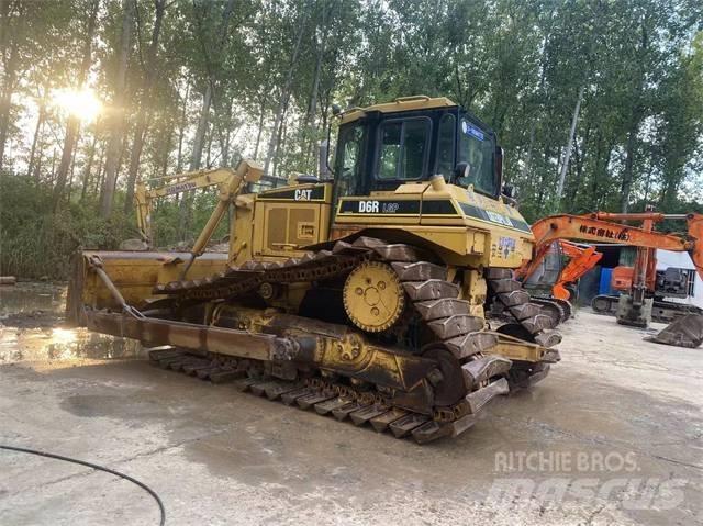 CAT D 6 R Buldožeri gusjeničari