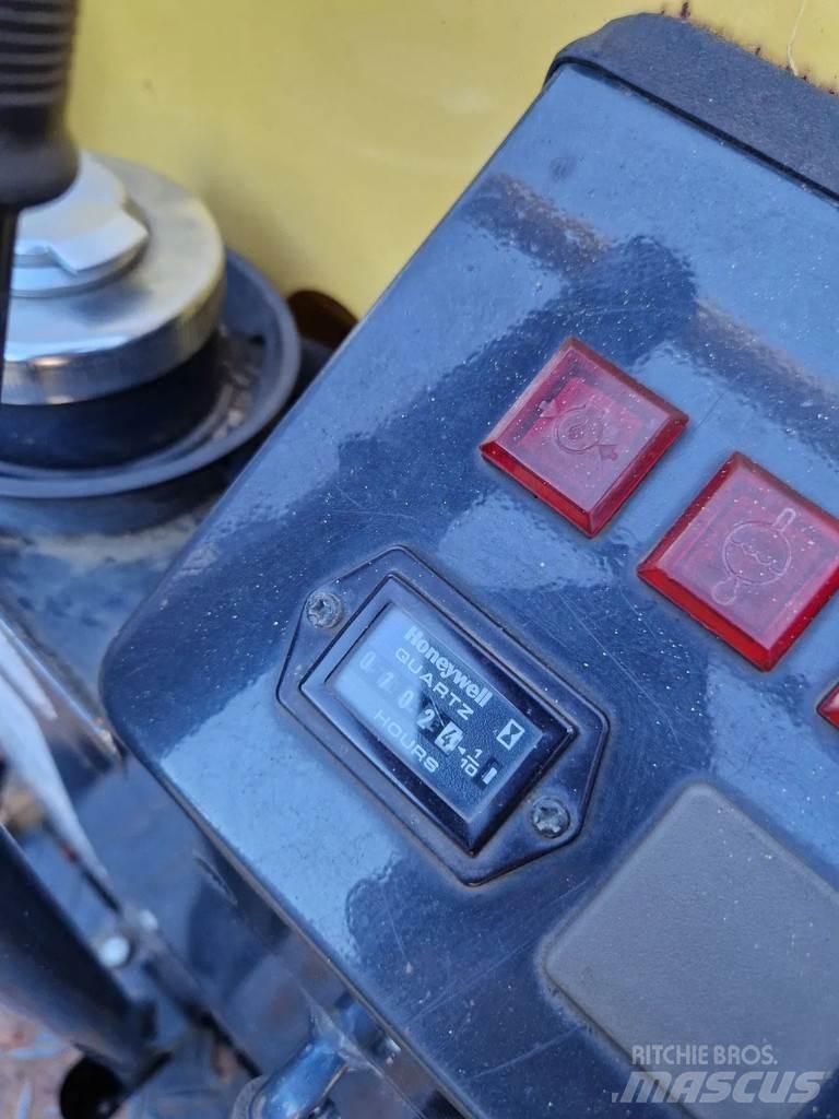 Yanmar C12R-B Demperi na gusjenice