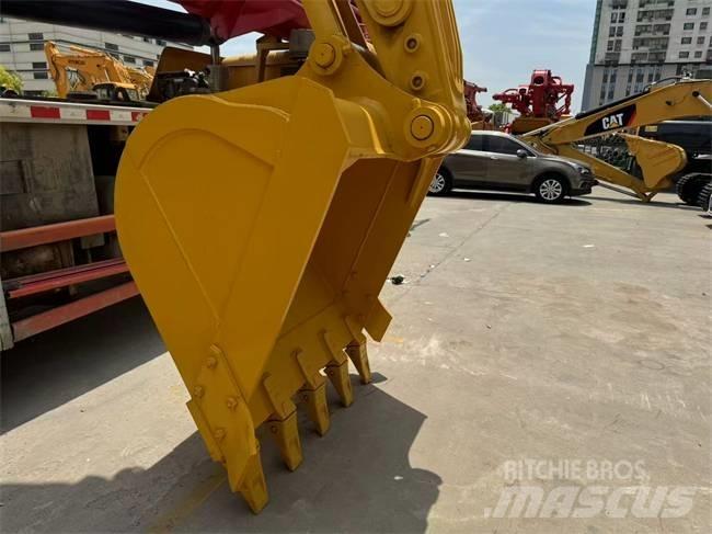 Komatsu PC 220-8 Bageri gusjeničari