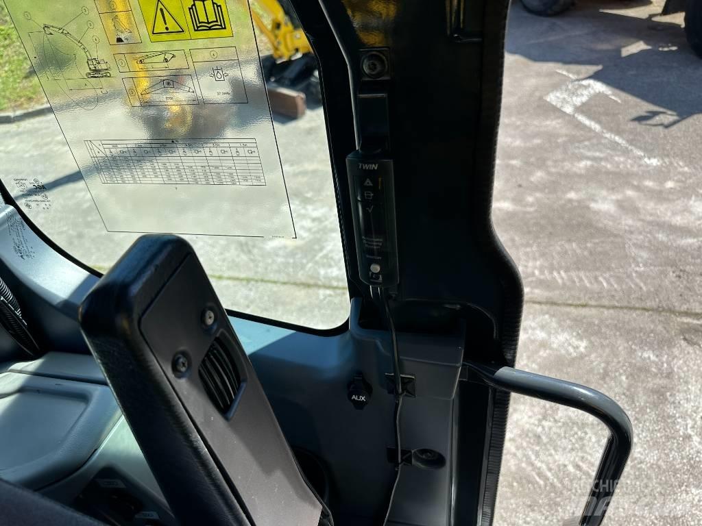 Komatsu PC210LCi-11 Bageri gusjeničari