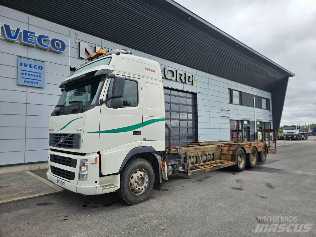 Volvo FH12 8x4 Kamioni za prijevoz šumskih strojeva