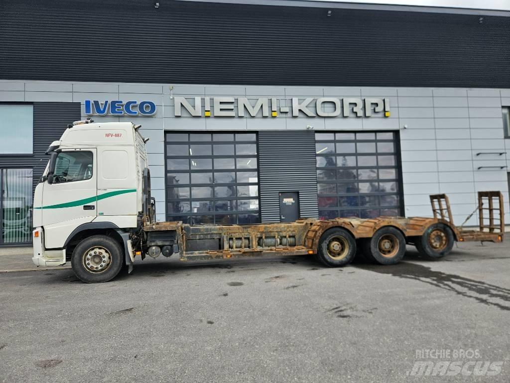 Volvo FH12 8x4 Kamioni za prijevoz šumskih strojeva