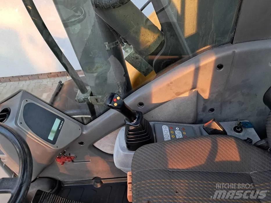 Volvo EW 140 Bageri na kotačima