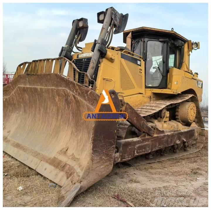CAT D8T bulldozers Buldožeri gusjeničari