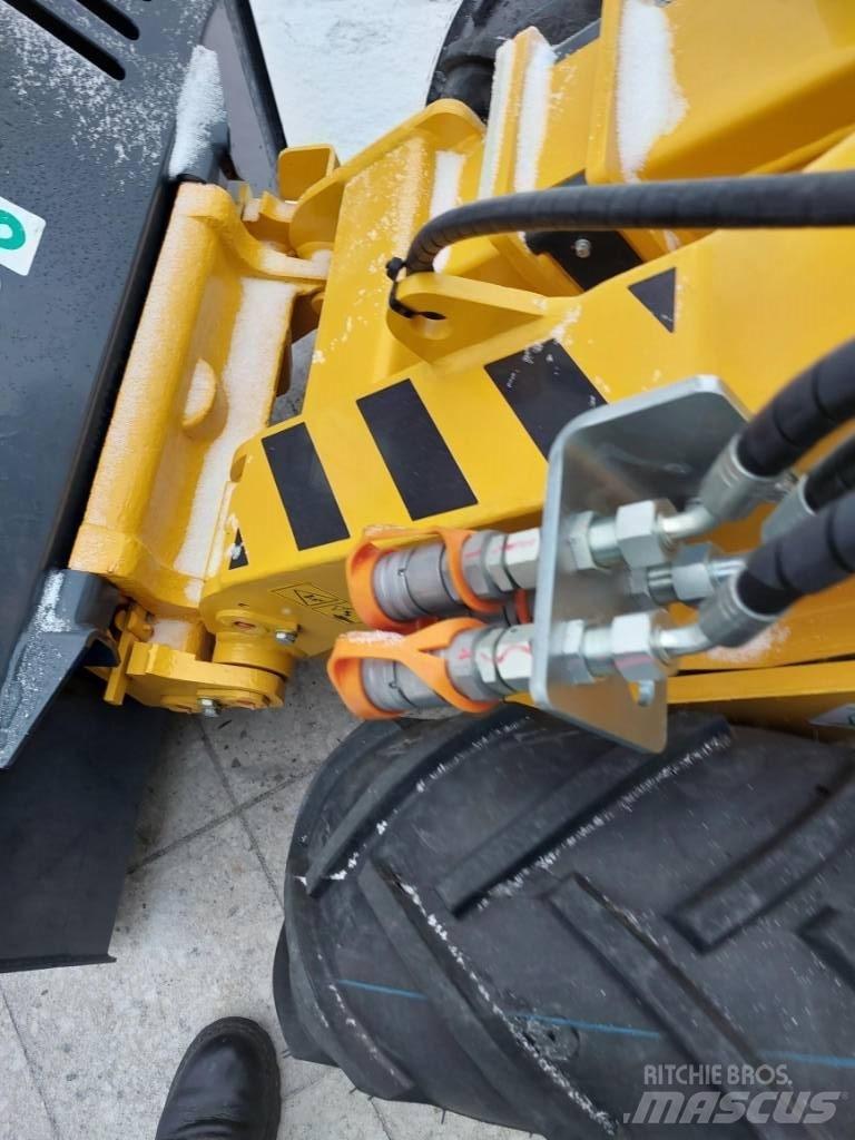  Maxload 950 Višenamjenski utovarivači