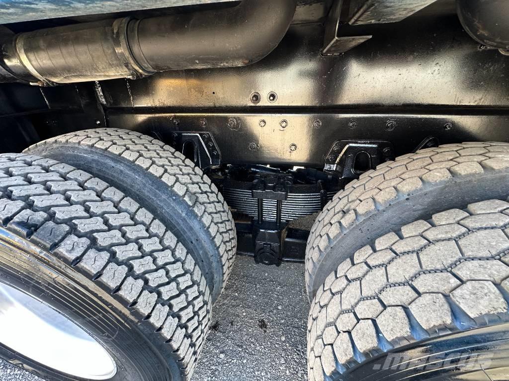 Freightliner 114 SD Kombiji / vakuumski kamioni