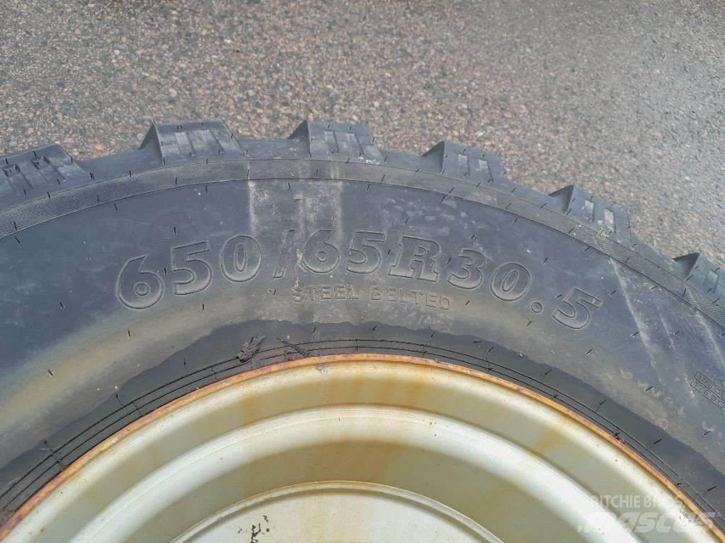 BKT 650/60R30,5 Hjul Gume, kotači i naplatci