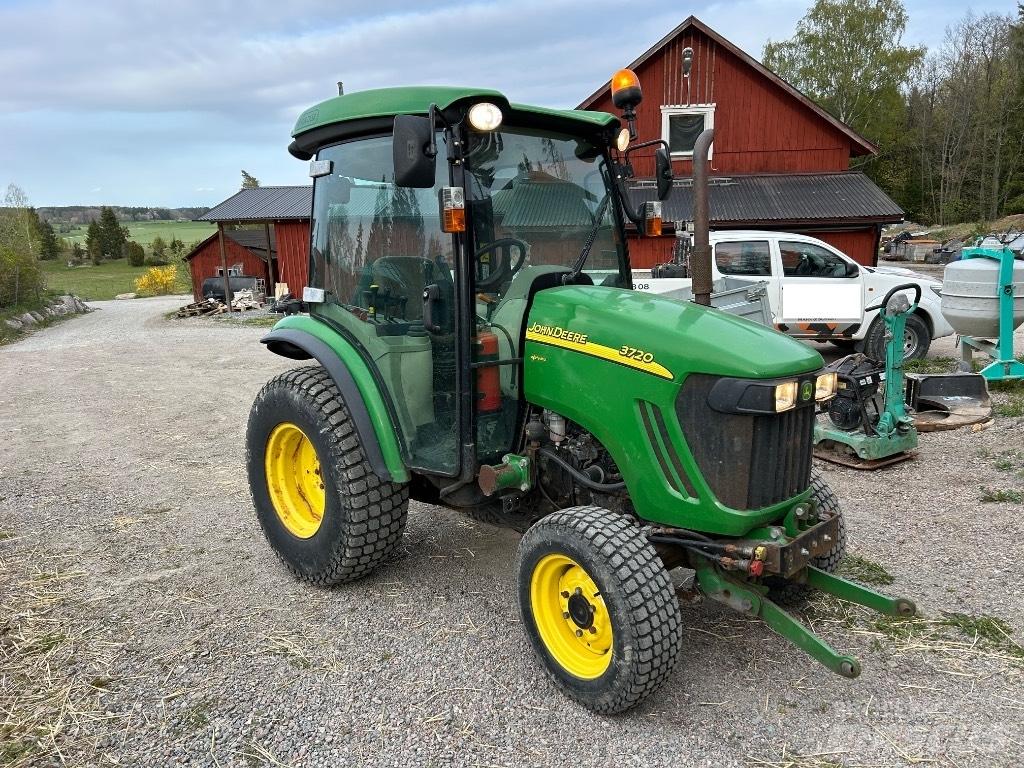 John Deere 3720 Traktori