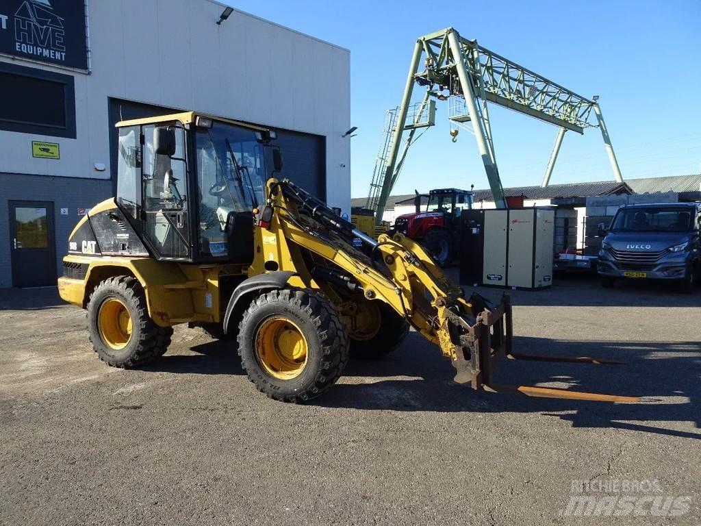 CAT 908 Utovarivači na kotačima