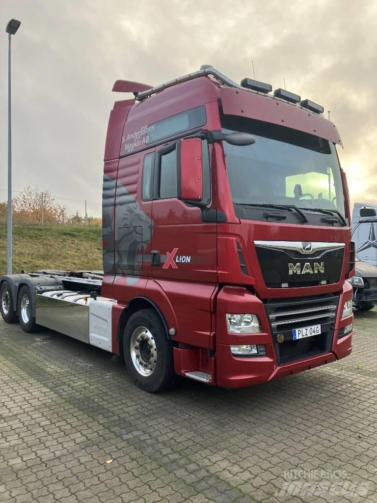 MAN TGX 26.510 Rol kiper kamioni s kukama za dizanje