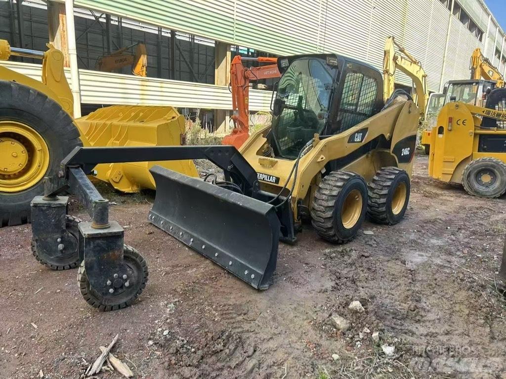 CAT 246 C Skid steer mini utovarivači