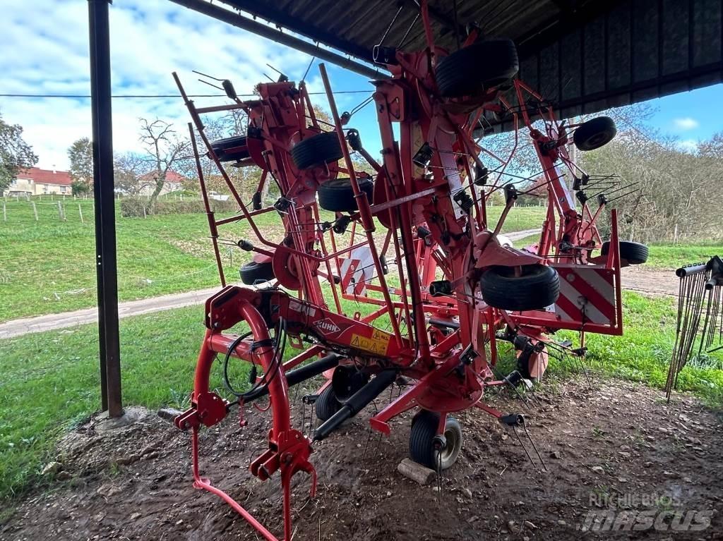 Kuhn GF8702 Okretači i sakupljači sijena