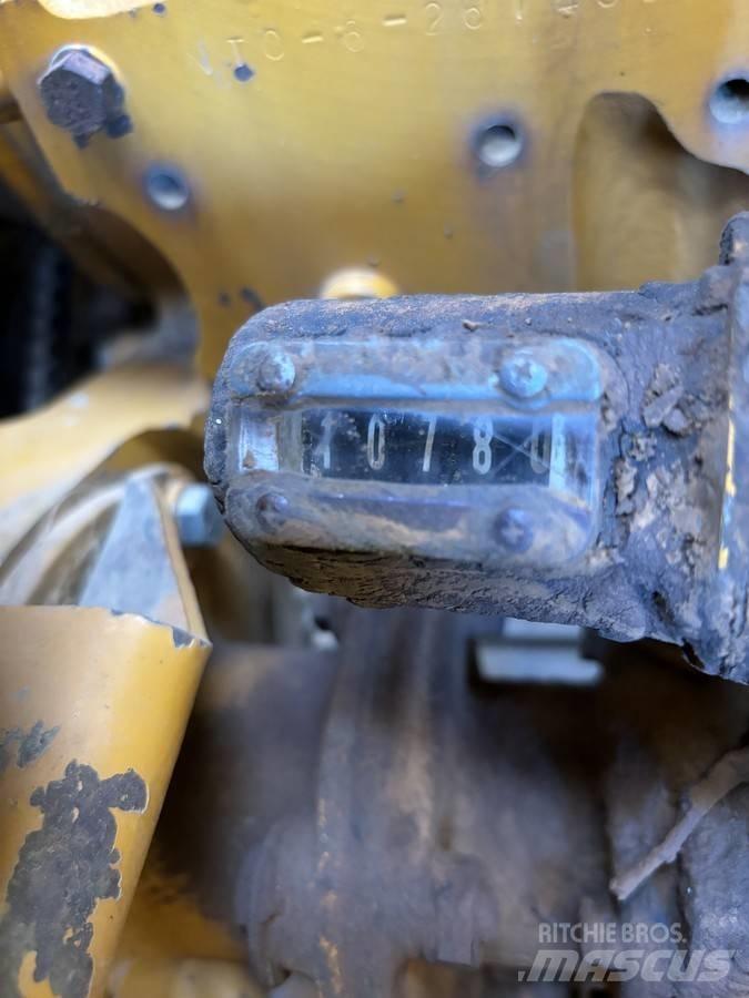 Komatsu D 85-12 Buldožeri gusjeničari