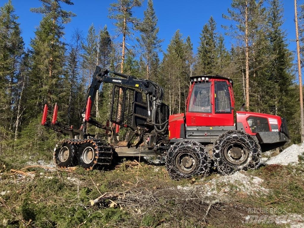 Komatsu 895 Forvarderi