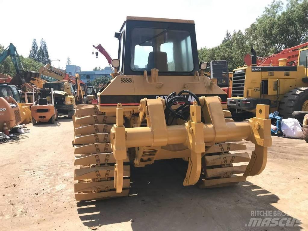 CAT D 6 G Buldožeri gusjeničari