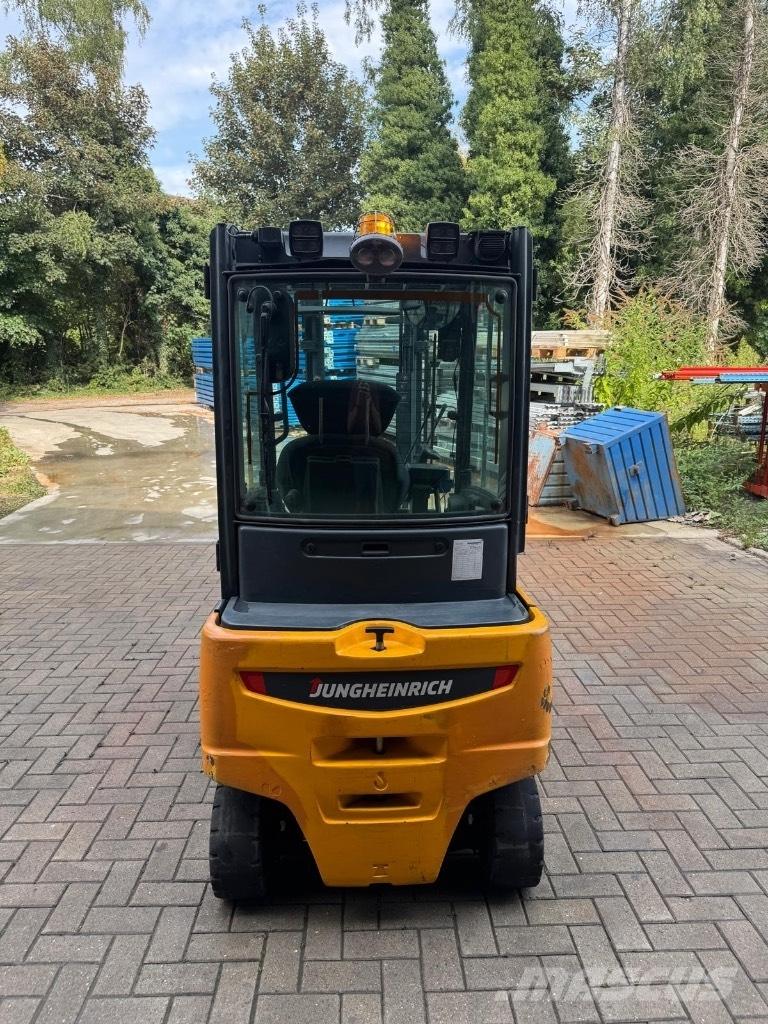 Jungheinrich EFG320 Električni viličari