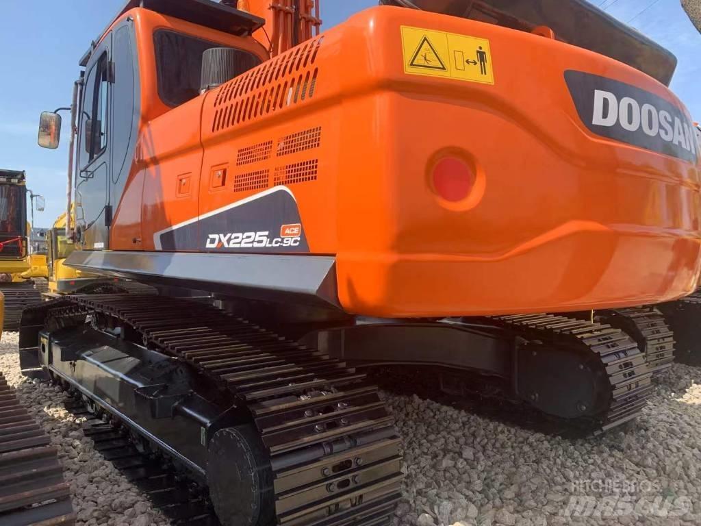 Doosan DX 225 Bageri gusjeničari