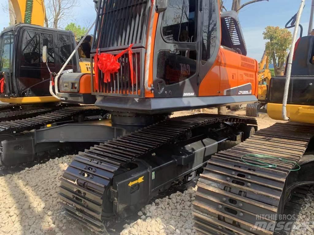 Doosan DX 225 Bageri gusjeničari