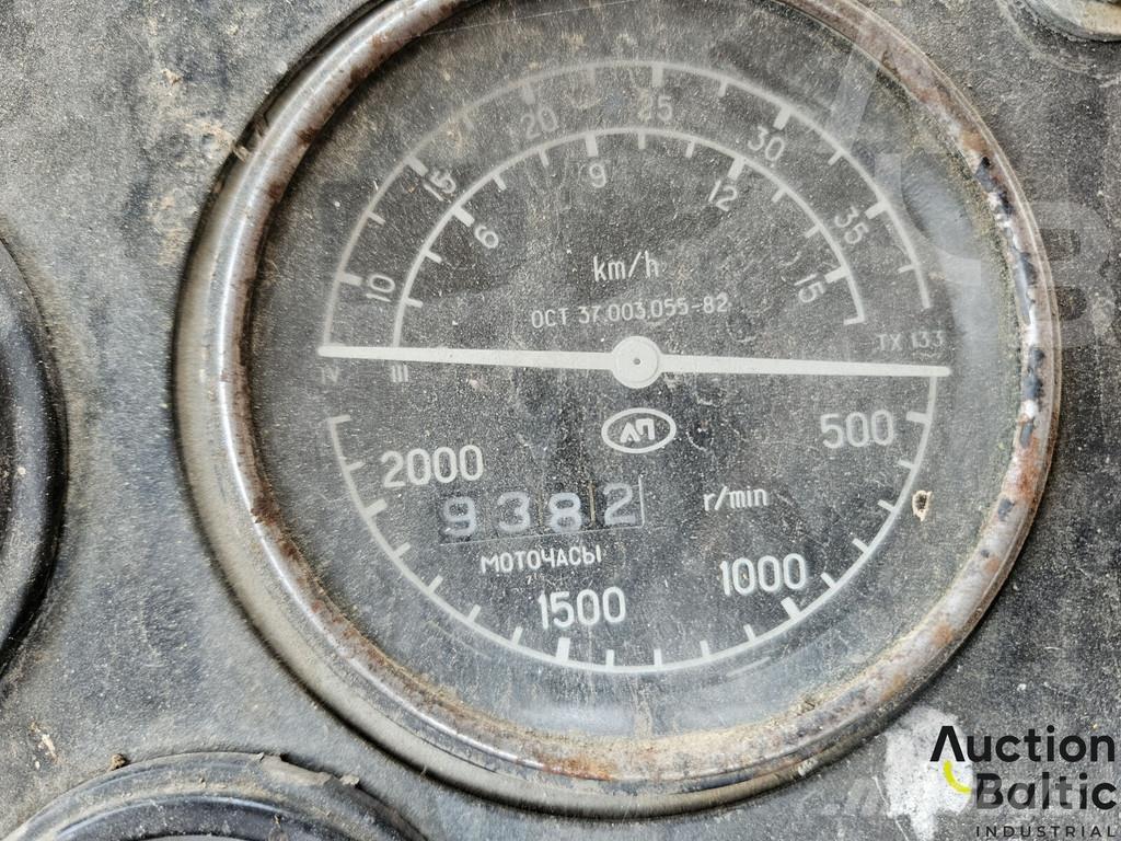  Kirovec K-701 Traktori