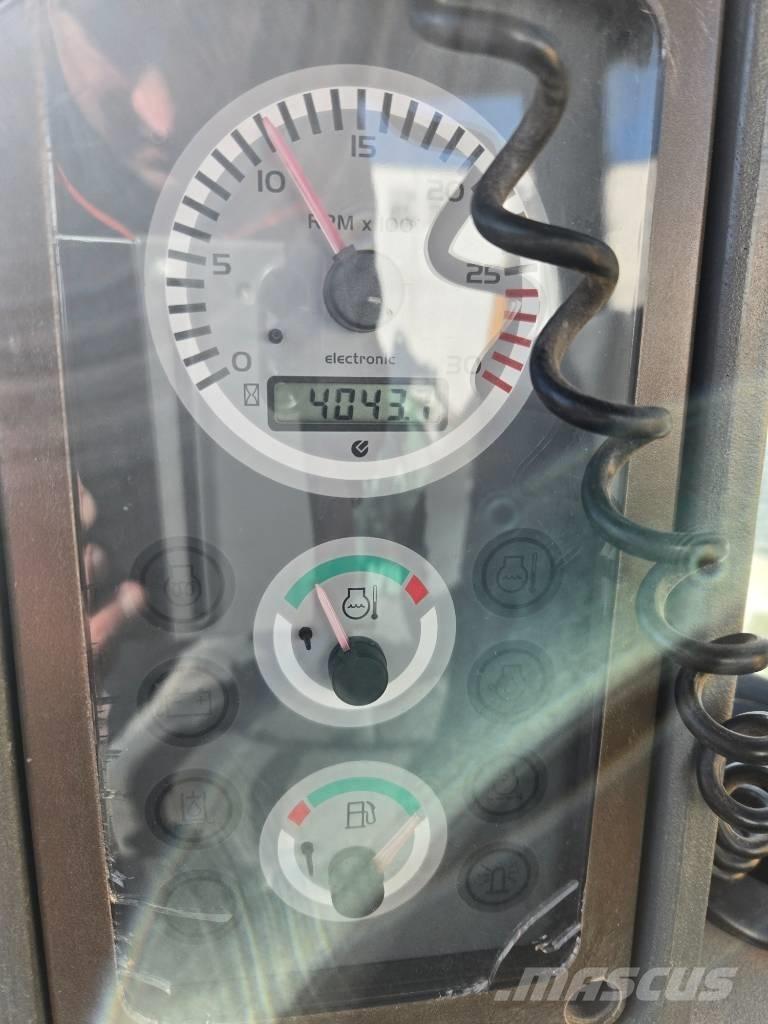 Komatsu WB 97 R-5EO Utovarni rovokopači