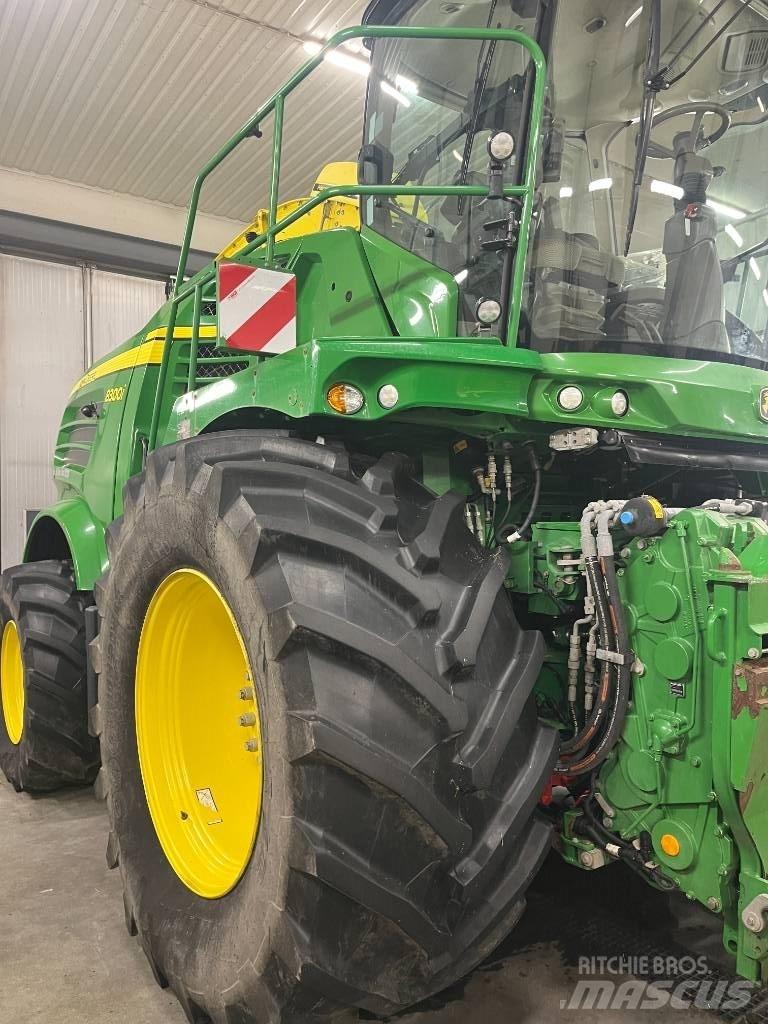 John Deere 8300i Strojevi za krmu na vlastiti pogon