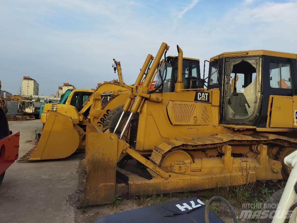 CAT D 6 G Buldožeri gusjeničari