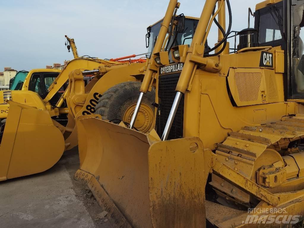 CAT D 6 G Buldožeri gusjeničari