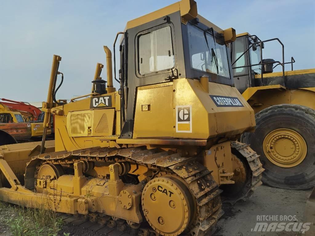 CAT D 6 G Buldožeri gusjeničari
