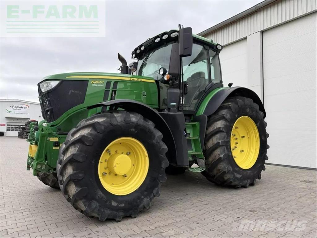John Deere 6250 r Traktori