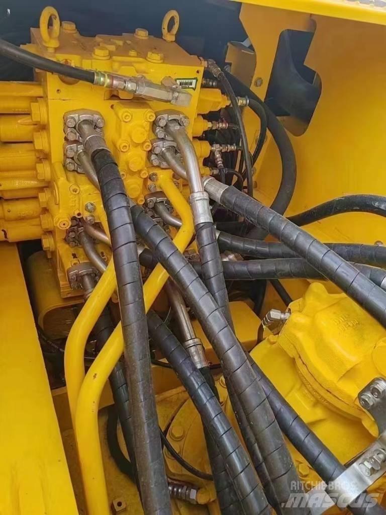 Komatsu 240LC-8 Bageri gusjeničari