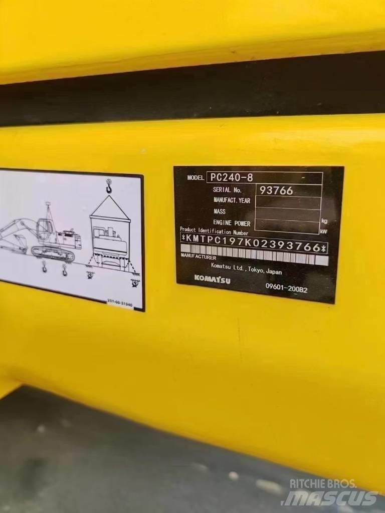 Komatsu 240LC-8 Bageri gusjeničari
