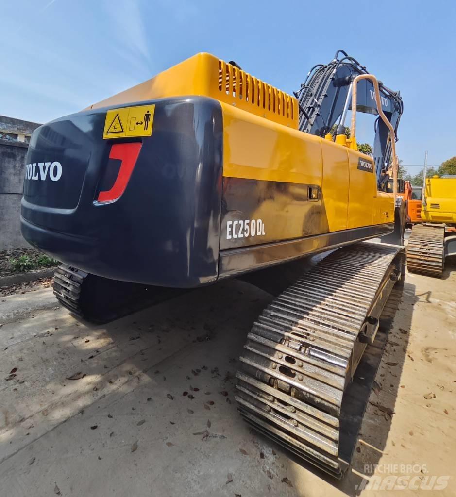 Volvo EC 250 D L Bageri gusjeničari
