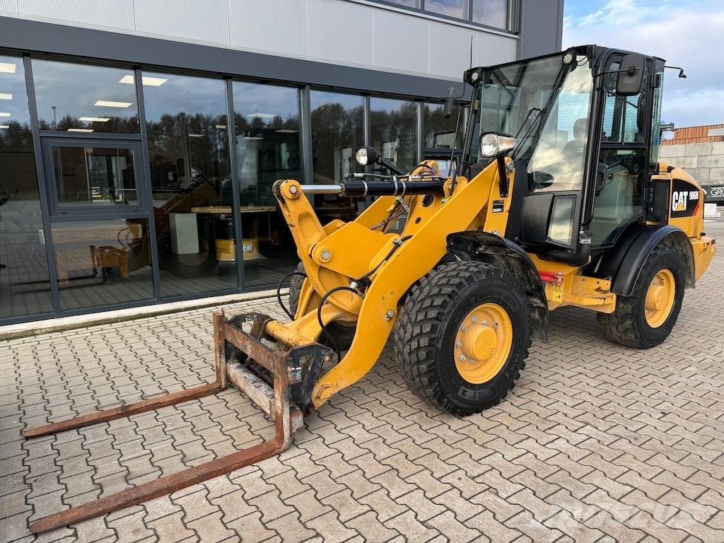 CAT 906M Utovarivači na kotačima