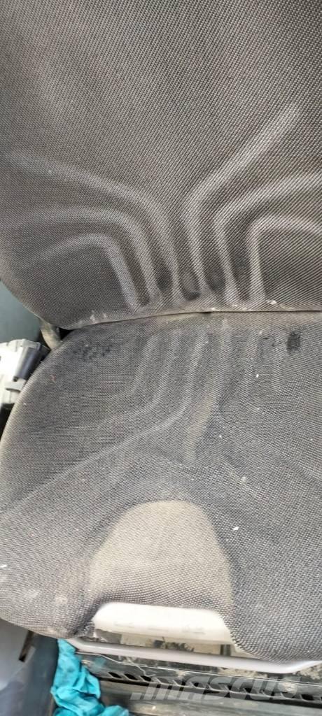 Komatsu PW 200-7 Bageri na kotačima