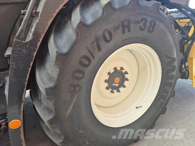 New Holland FR700 Strojevi za krmu na vlastiti pogon