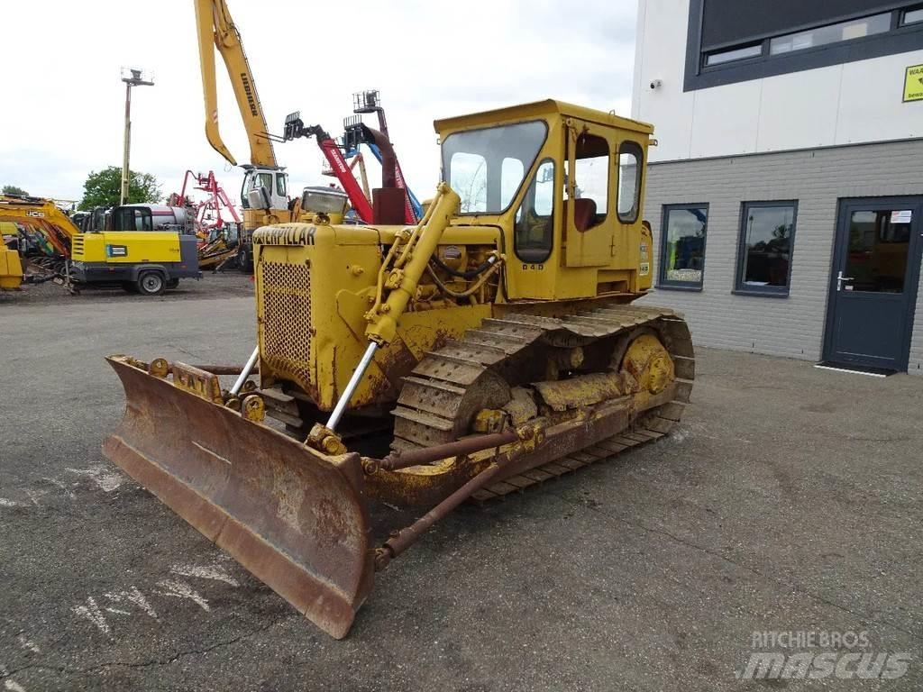 CAT D4D Buldožeri gusjeničari