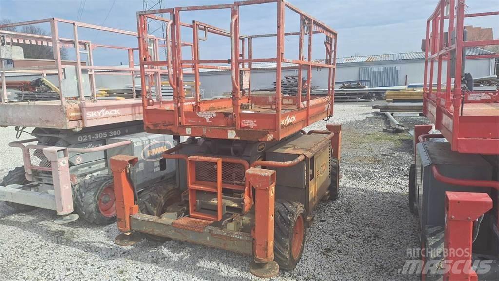 SkyJack SJ6832RTE Škaraste platforme