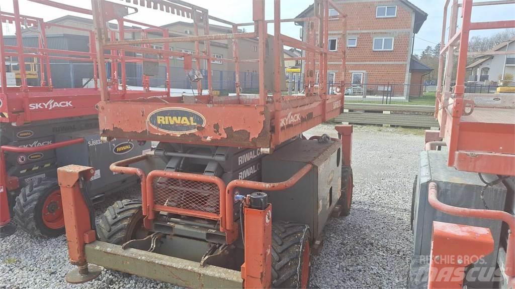 SkyJack SJ6832RTE Škaraste platforme