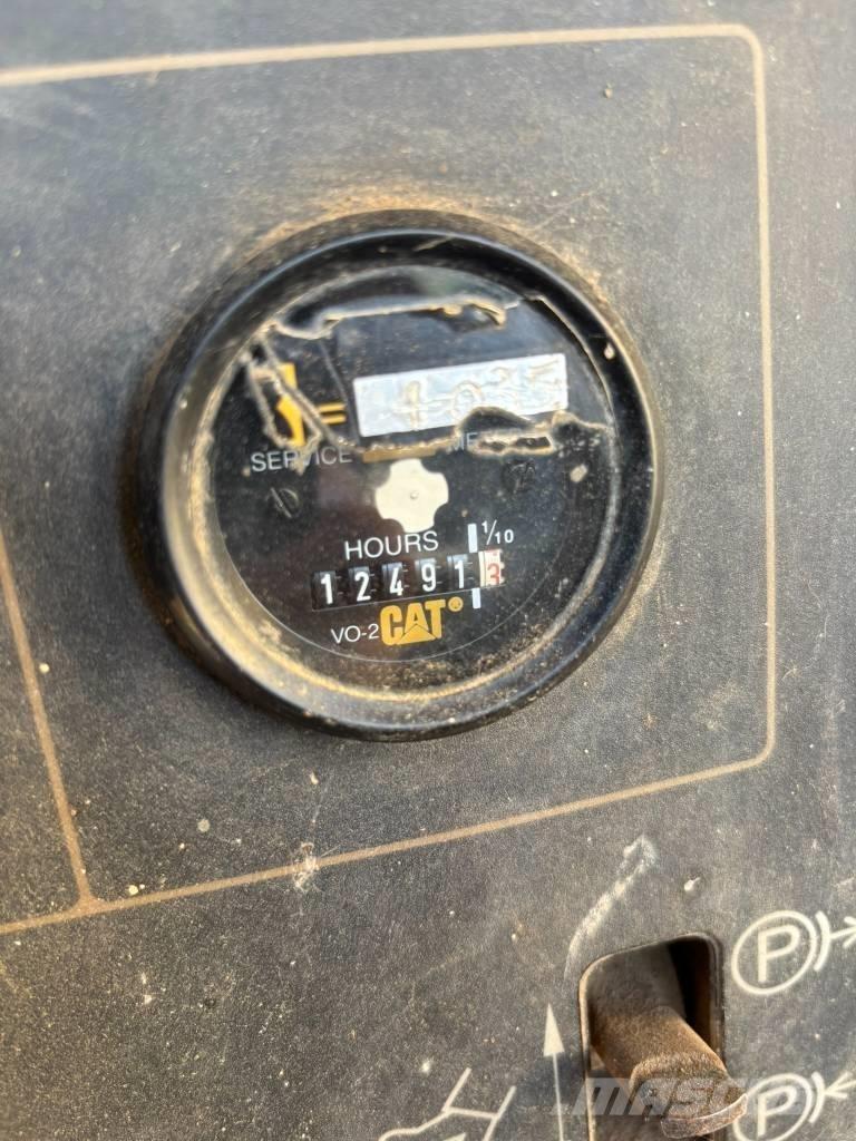 CAT D 5 C Buldožeri gusjeničari