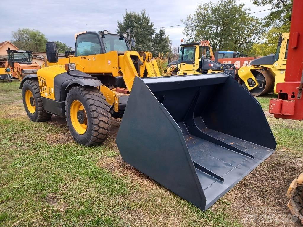 JCB 541-70 Poljoprivredni teleskopski utovarivači