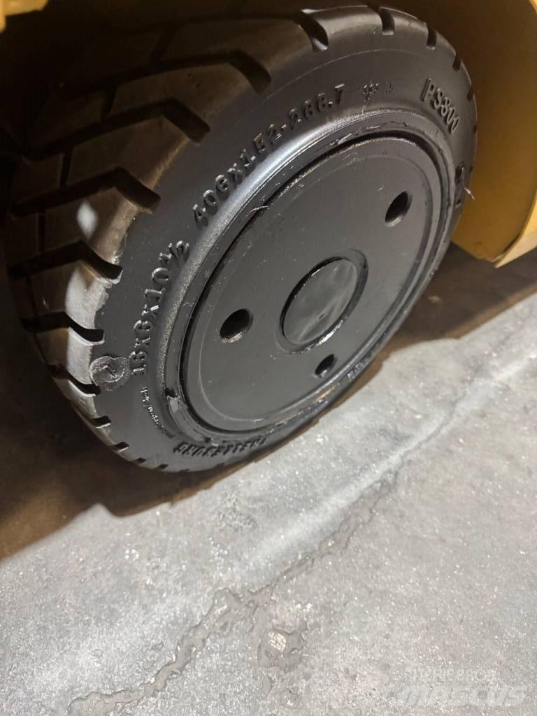 CAT EC30N2 Električni viličari